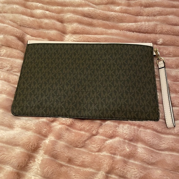 Michael Kors Jet Set Signature Clutch new without tags - Picture 4 of 8